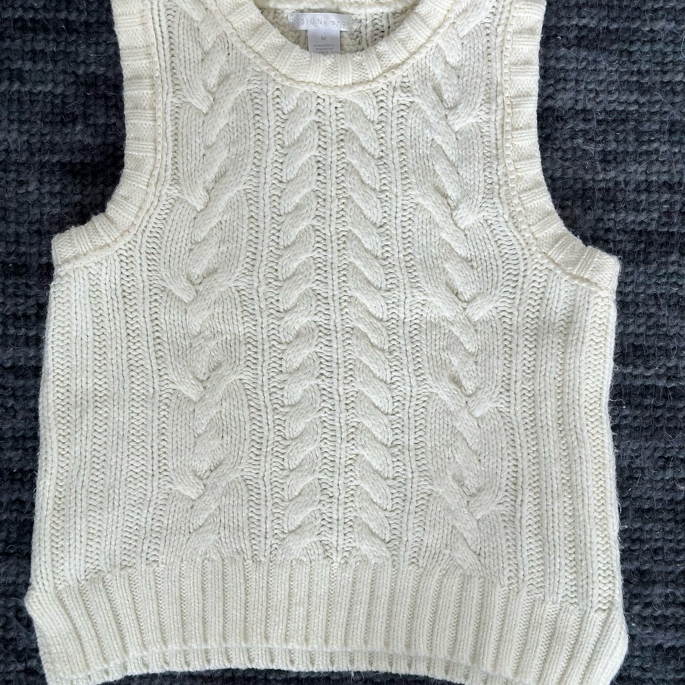Design History Ivory Cable Knit Sweater Vest